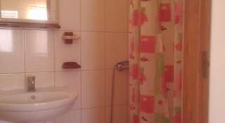 Гостиница Guest House Venera Судак Трехместный номер -8